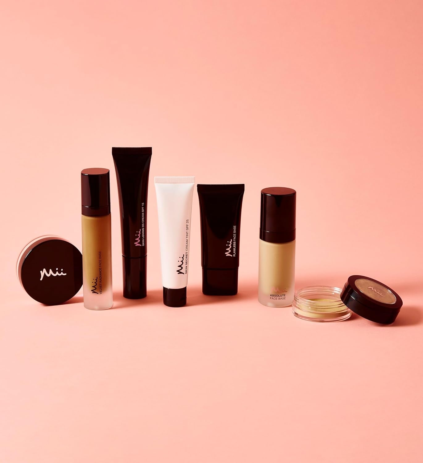 Cosmetics Flawless Face Base, Weightless Liquid Foundation, Medium Coverage, Suitable for All Types of Skin, Perfectly Peachy