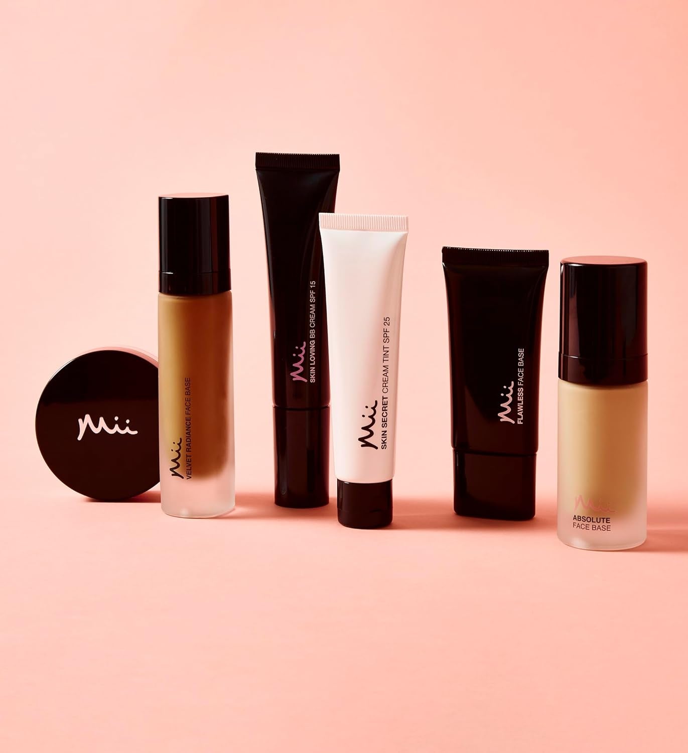 Cosmetics Flawless Face Base, Weightless Liquid Foundation, Medium Coverage, Suitable for All Types of Skin, Perfectly Peachy